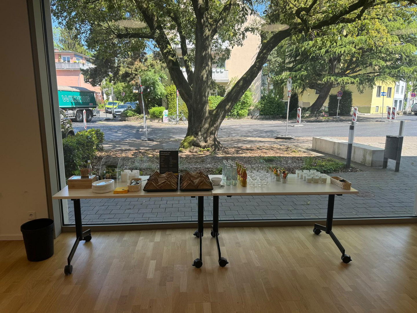 A table with food and drinks
